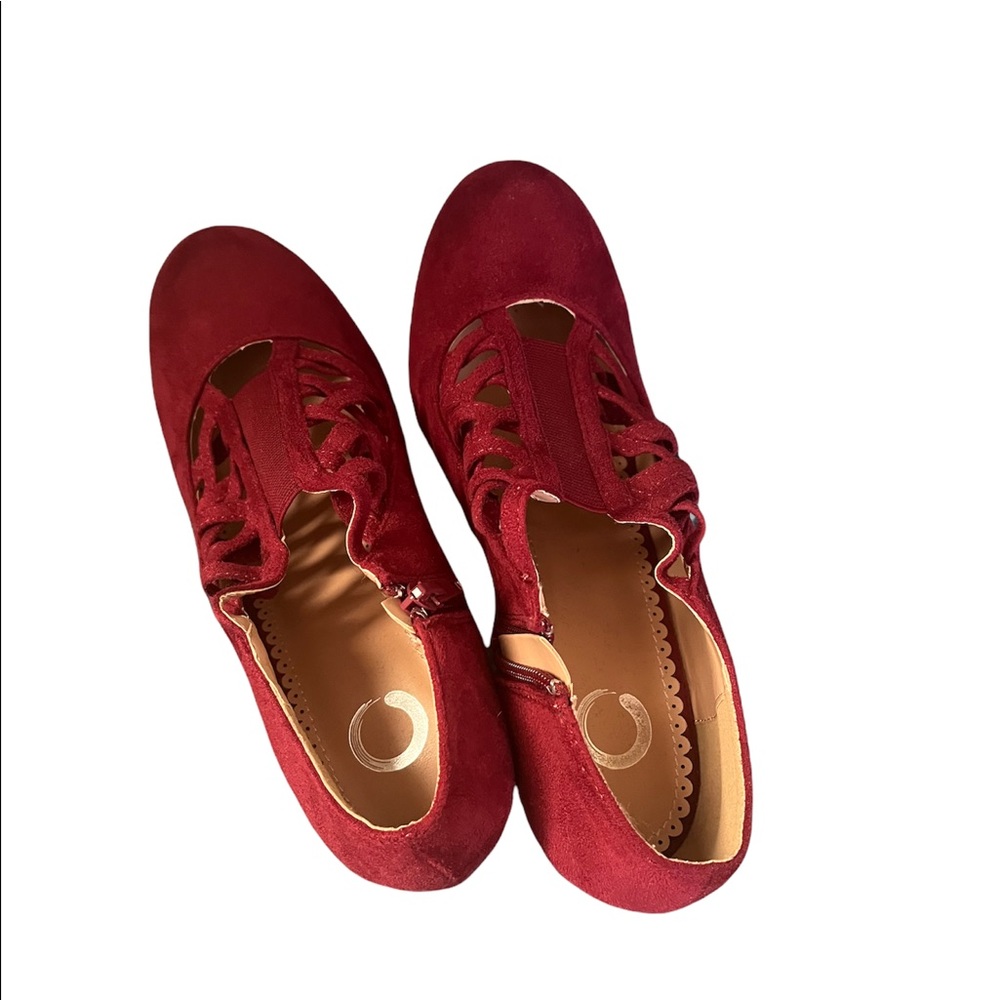 BRAND NEW. Criss-cross details. MUST HAVE